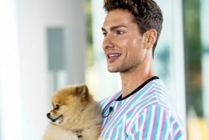 DSDS am 1.2.2020 - Alle Kandidaten, ein Hund, Songs, Fotos - hier Sebastian Kempin mit seinem Hund Muffin