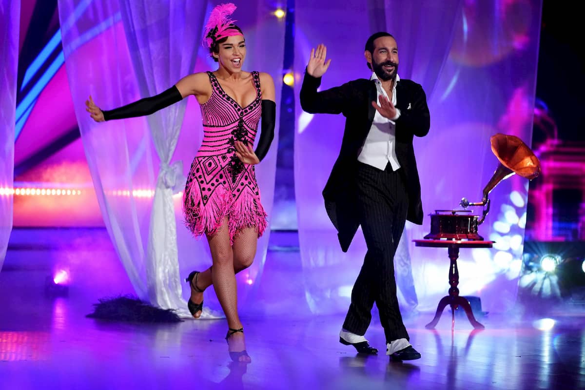 Lili Paul-Roncalli und Massimo Sinato beim Charleston bei Let's dance am 8.5.2020