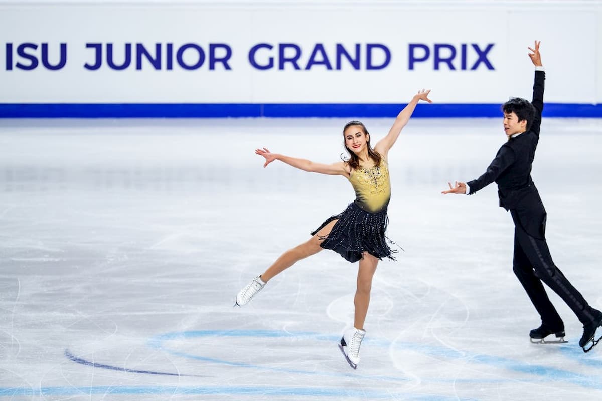 Eiskunstlauf ISU Junior Grand Prix 2020 endgültig abgesagt - hier im Bild das Eistanz-Paar Katarina Wolfkostin – Jeffrey Chen aus den USA