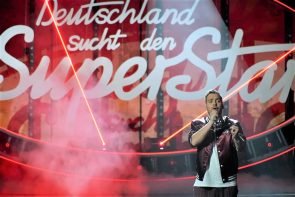 DSDS am 27.3.2021 Halbfinale - Live-Show aus Duisburg - hier im Bild Finalist Kevin Jenewein