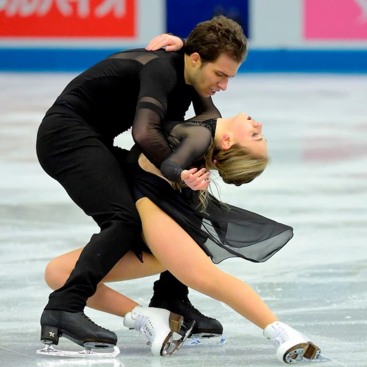 Adelina Galyavieva und Louis Thauron für Frankreich im Eistanz bei der World Team Trophy 2021