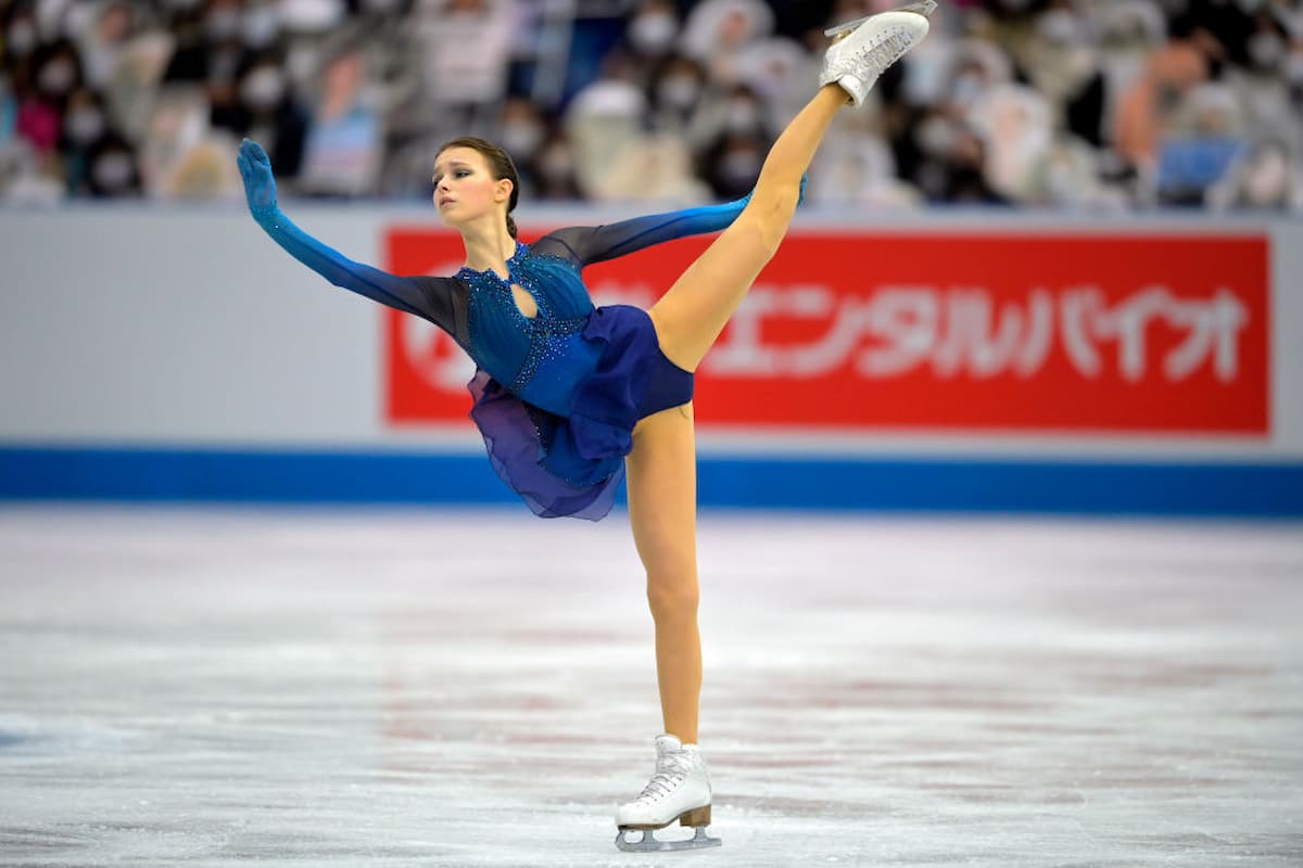 Anna Shcherbakova Platz 1 bei der World Team Trophy 2021 in Osaka nach dem Kurzprogramm der Damen