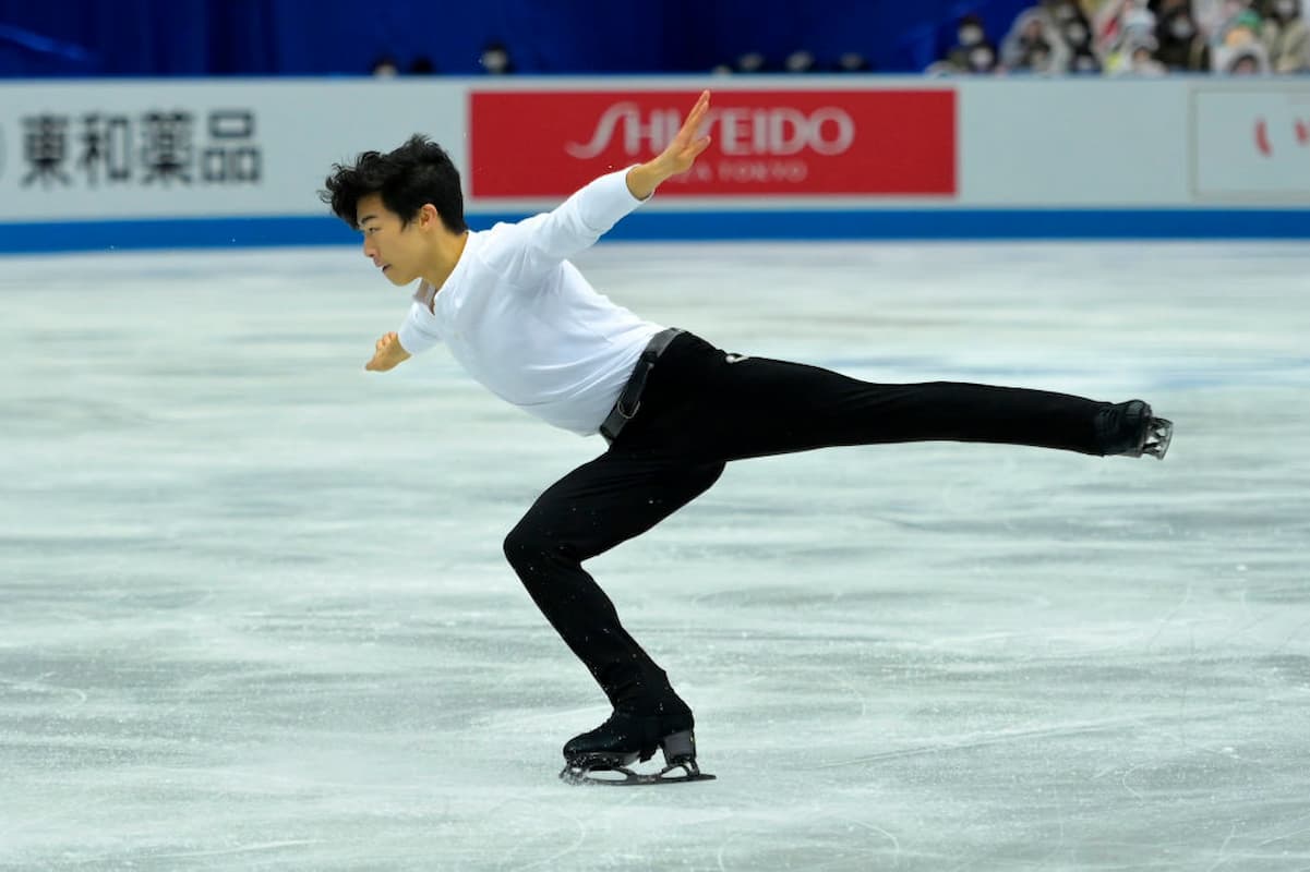 Nathan Chen Platz 1 bei der World Team Trophy 2021 in Osaka nach dem Kurzprogramm der Herren