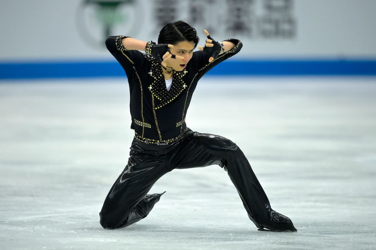 Yuzuru Hanyu Platz 2 bei der World Team Trophy 2021 in Osaka nach dem Kurzprogramm der Herren