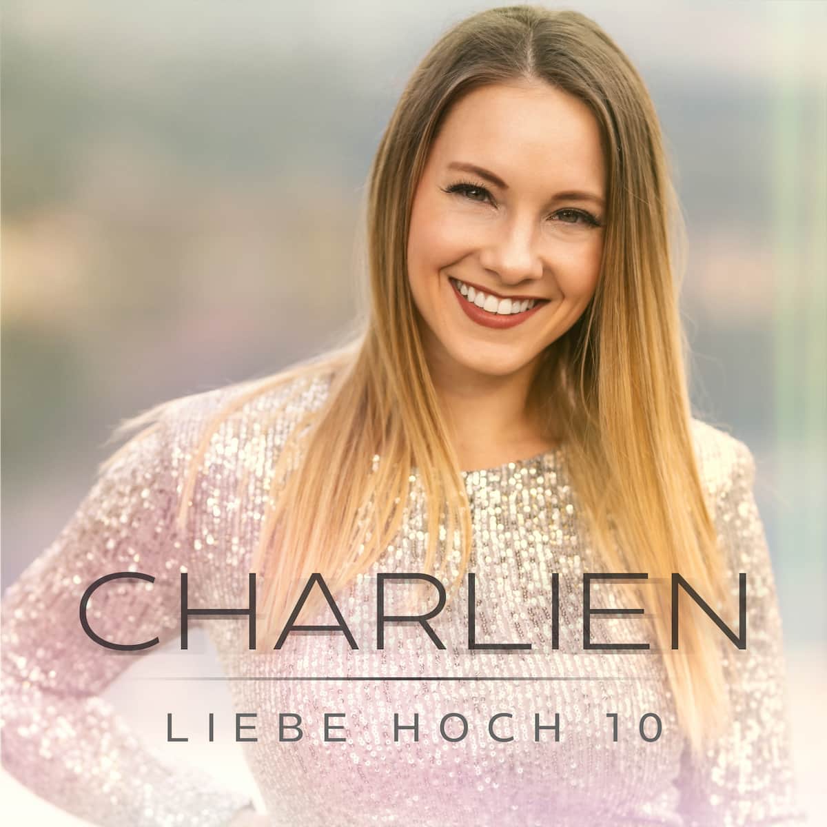 Charlien mit dem Schlager Liebe hoch 10 in den Salsango Schlager-Charts - hier Cover-Motiv der neuen Charlien-Single