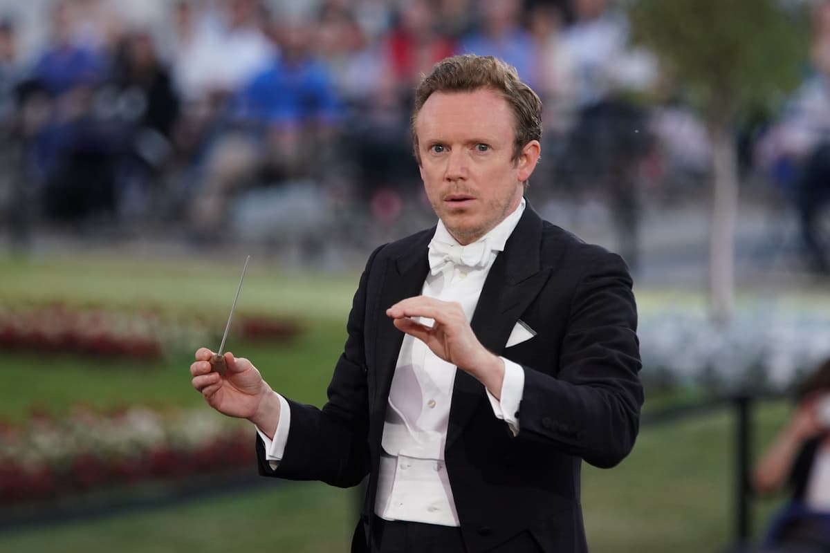 Daniel Harding als Dirigent beim Sommernachtskonzert 2021 in Schönbrunn