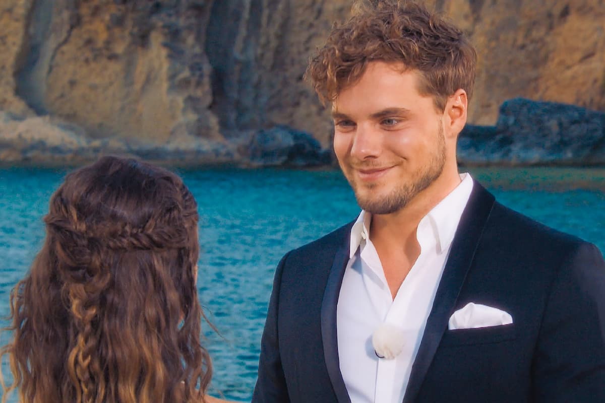 Raphael bekommt die letzte Rose, ist Gewinner bzw Sieger der Bachelorette 2021