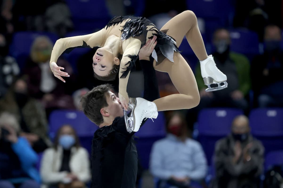 Daria Pavliuchenko - Denis Khodykin aus Russland beim ISU Grand Prix Skate Canada 2021
