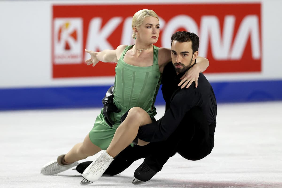 Olivia Smart - Adrian Diaz aus Spanien beim ISU Grand Prix Skate Canada 2021