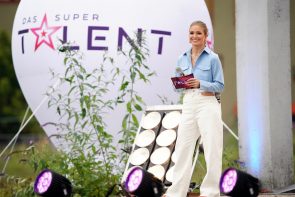 Supertalent 2021 Tickets für die Halbfinale kaufen - hier im Bild Supertalent-Moderatorin Lola Weippert