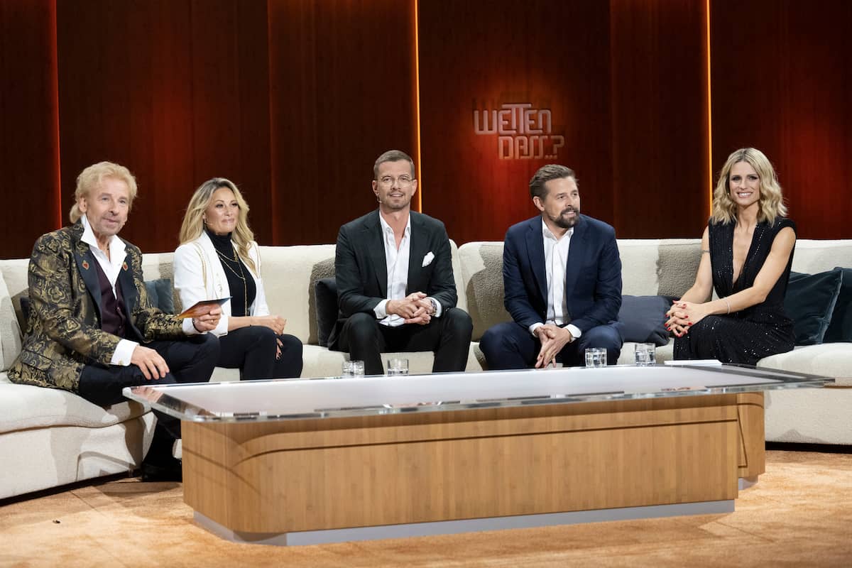 Auf der Couch Thomas Gottschalk, Helene Fischer, Joko Winterscheidt, Klaas Heufer-Umlauf, Michelle Hunziker bei Wetten, dass.. am 6.11.2021