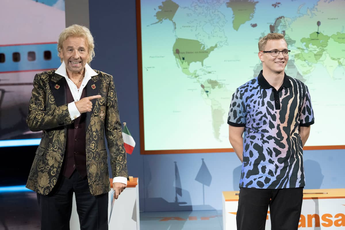 Leon Krampe, später Wett-König bei Wetten, dass.. am 6.11.2021, mit Thomas Gottschalk mit seiner Dart-Wette