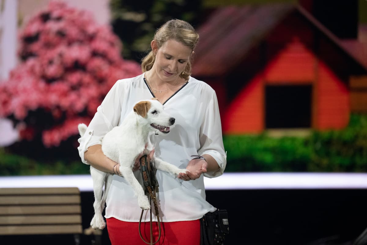 Vivian Hinz mit ihrem Hund Uno bei Wetten, dass.. am 6.11.2021