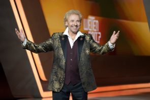 „Wetten, dass ..“ am 6.11.2021 in Nürnberg - Thomas Gottschalk bei der Eröffnung