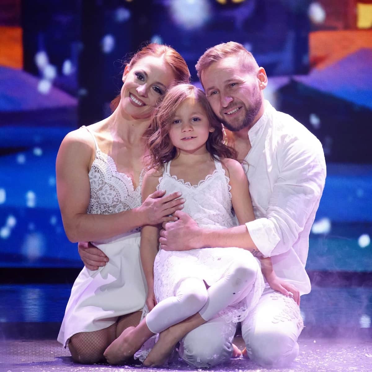 Liliya Turkeieva mit ihren Eltern Julia und Dima beim Supertalent am 4.12.2021