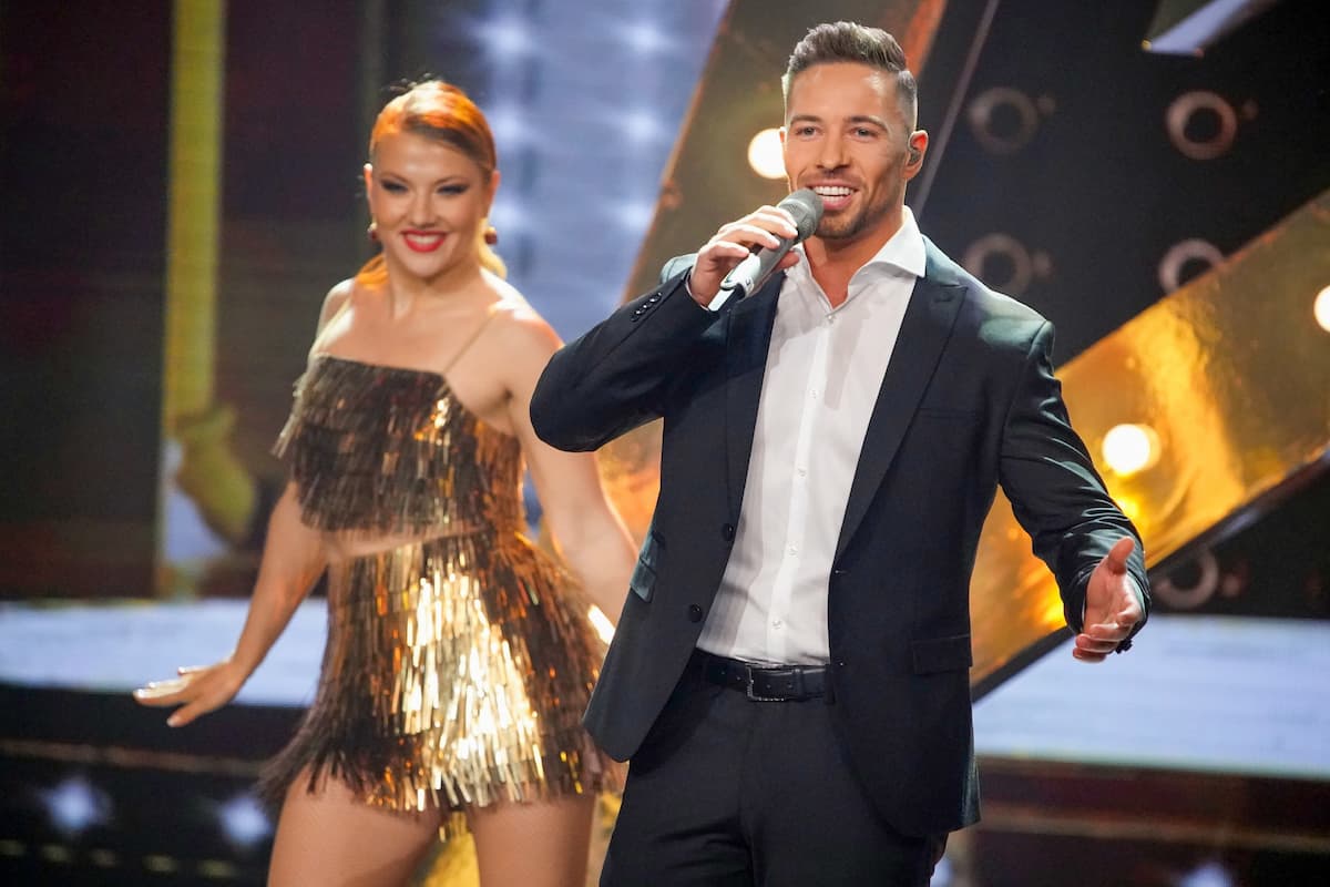 Sänger Ramon Roselly als Gast-Star beim Auftritt im Supertalent-Finale am 11.12.2021