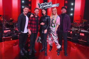 The Voice of Germany 12.12.2021 Halbfinale - Wer ist weiter gekommen? Wer ist ausgeschieden? Hier im Bild die Coaches Nico Santos, Johannes Oerding, Elif, Sarah Connor und Mark Forster