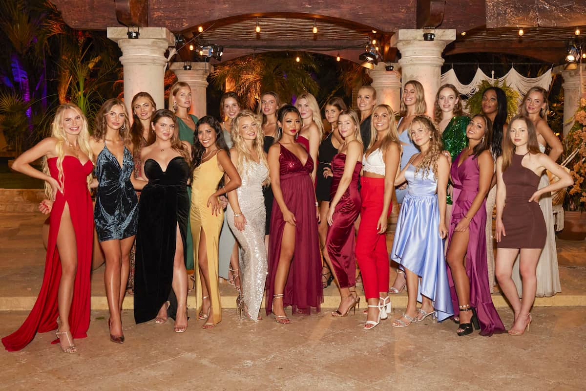 Alle Bachelor-Kandidatinnen 2022 - hier im Bild Jana, Vivian, Claudia, Bella, Lara, Josi, Nele, Giannina, Susanna, Bobette, Anna Vorne V.l.: Franzi, Yasmin, Christina A., Valeria, Irina, Jenny, Natalie, Emily, Christina R., Christina N., Elina