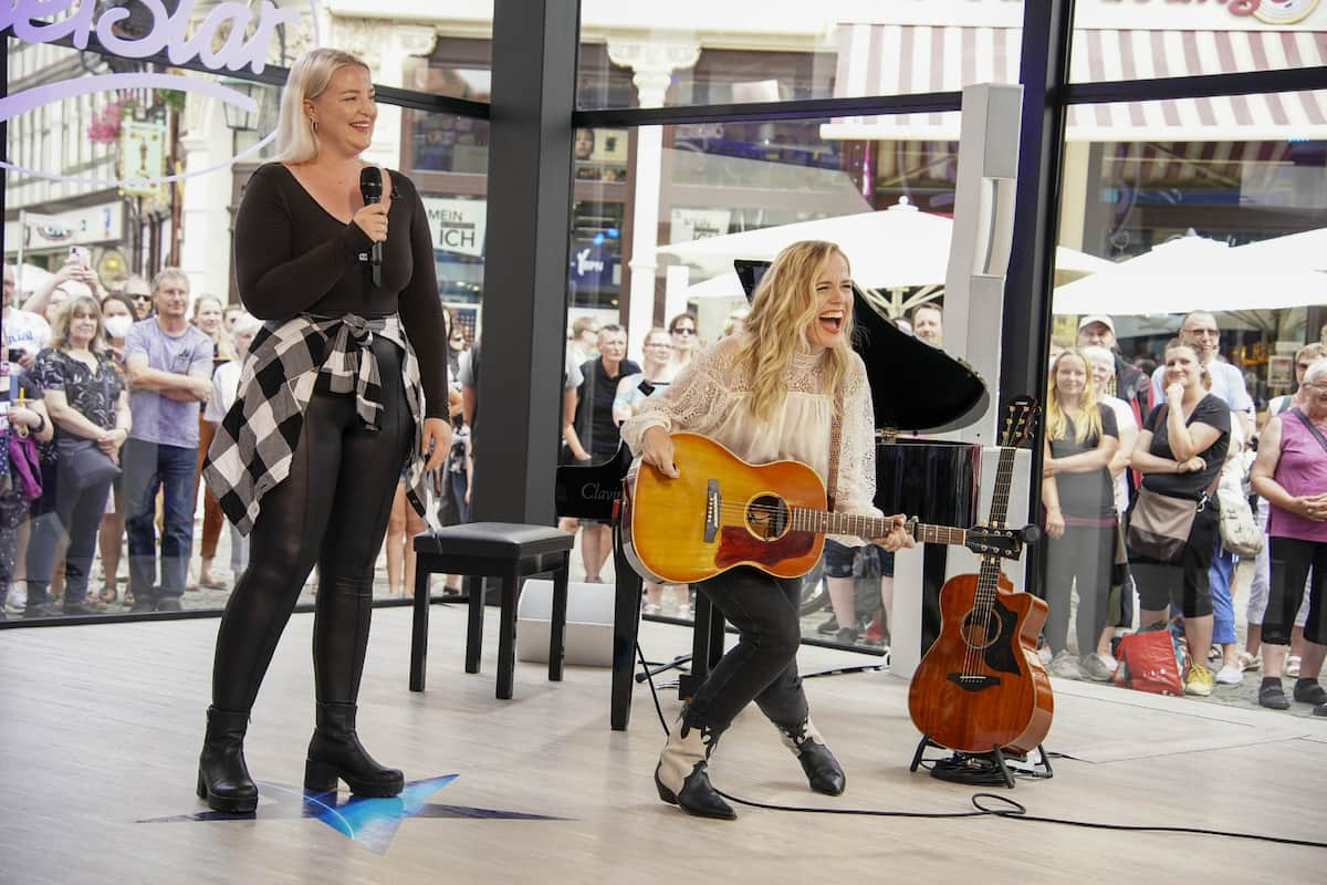 Anne-Sophie Kieseler mit Ilse DeLange bei DSDS am 29.1.2022 als Kandidatin