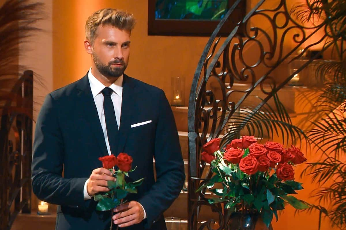 Dominik vor seiner ersten Entscheidung wer ausscheidet beim Bachelor am 26.1.2022