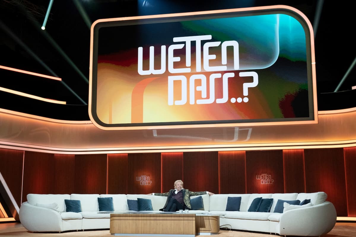 Wetten, dass.. 2022 und 2023 neue Folgen, schon bewerben - hier im Bild Thomas Gottschalk allein auf der Bühne