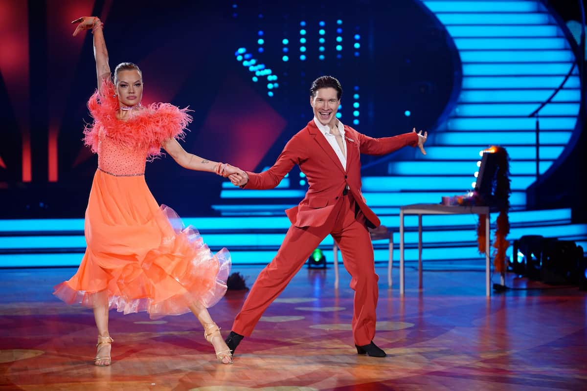 Cheyenne Ochsenknecht und Evgeny Vinokurov bei Let's dance am 25.2.2022 - Quickstep