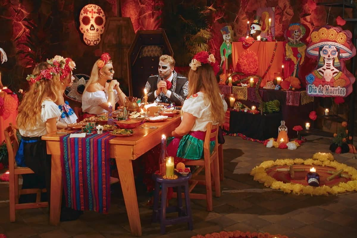 Día de Muertos beim Bachelor am 23.2.2022 - hier im Bild Jana-Maria, Día de Muertos beim Bachelor am 23.2.2022 - hier im Bild Jana-Maria, Yasmin, Nele, Dominik, Christina N., Christina Aurora