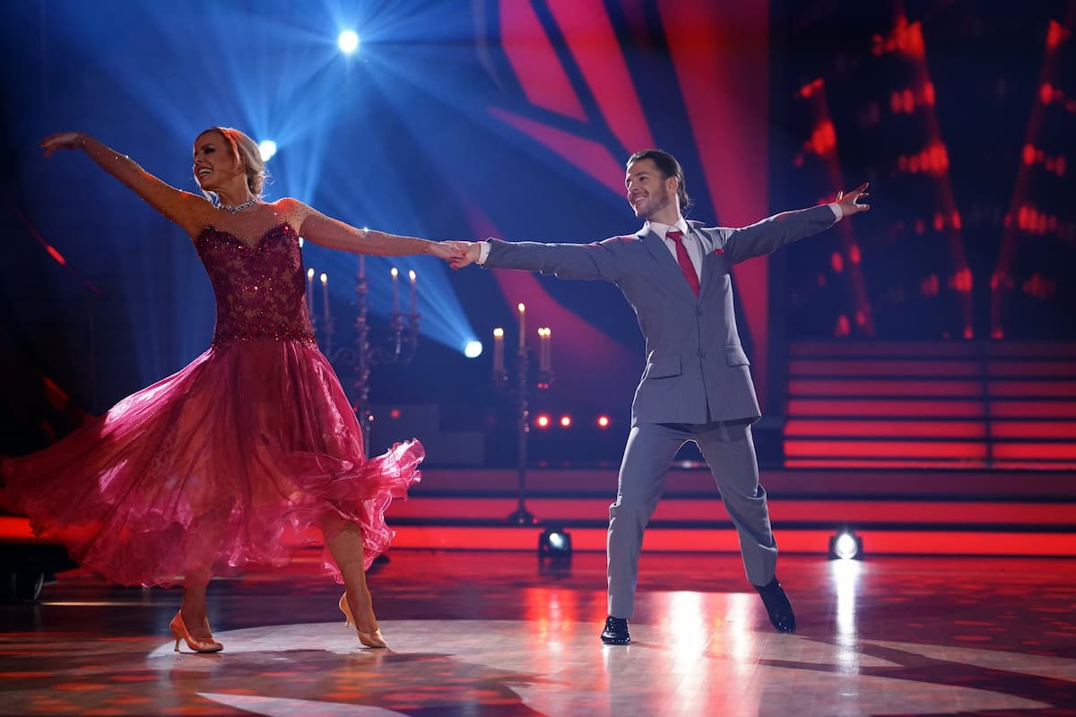 Isabel Edvardsson und Riccardo Basile bei Let's dance am 25.2.2022