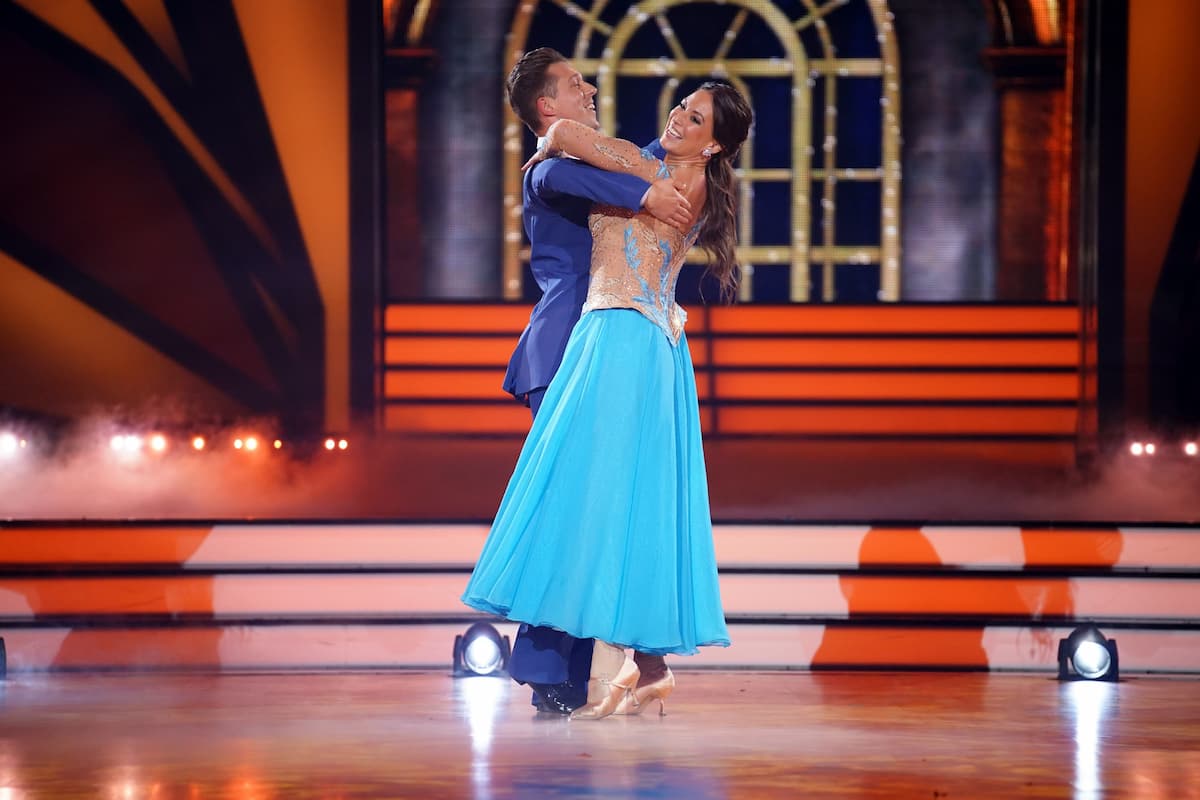 Valentin Lusin und Caroline Bosbach bei LEt's dance am 25.2.2022 - Quickstep