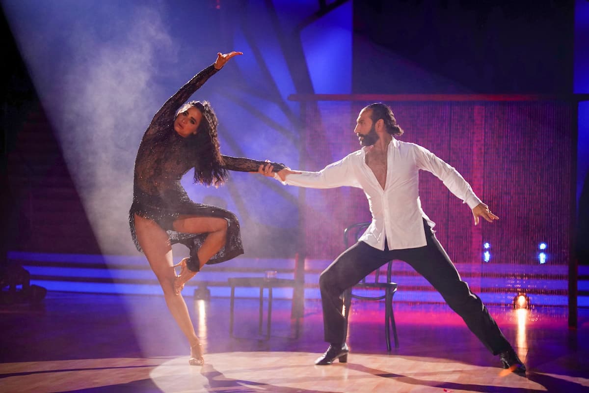 Amira Pocher und Massimo Sinato bei der Rumba - Let's dance am 11.3.2022