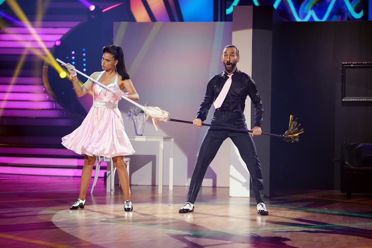 Amira Pocher und Massimo Sinato tanzen Jive bei Let's dance am 18.3.2022