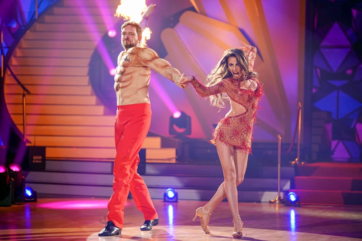 Bastian Bielendorfer und Ekaterina Leonova beim Cha Cha Cha - Let's dance am 11.3.2022