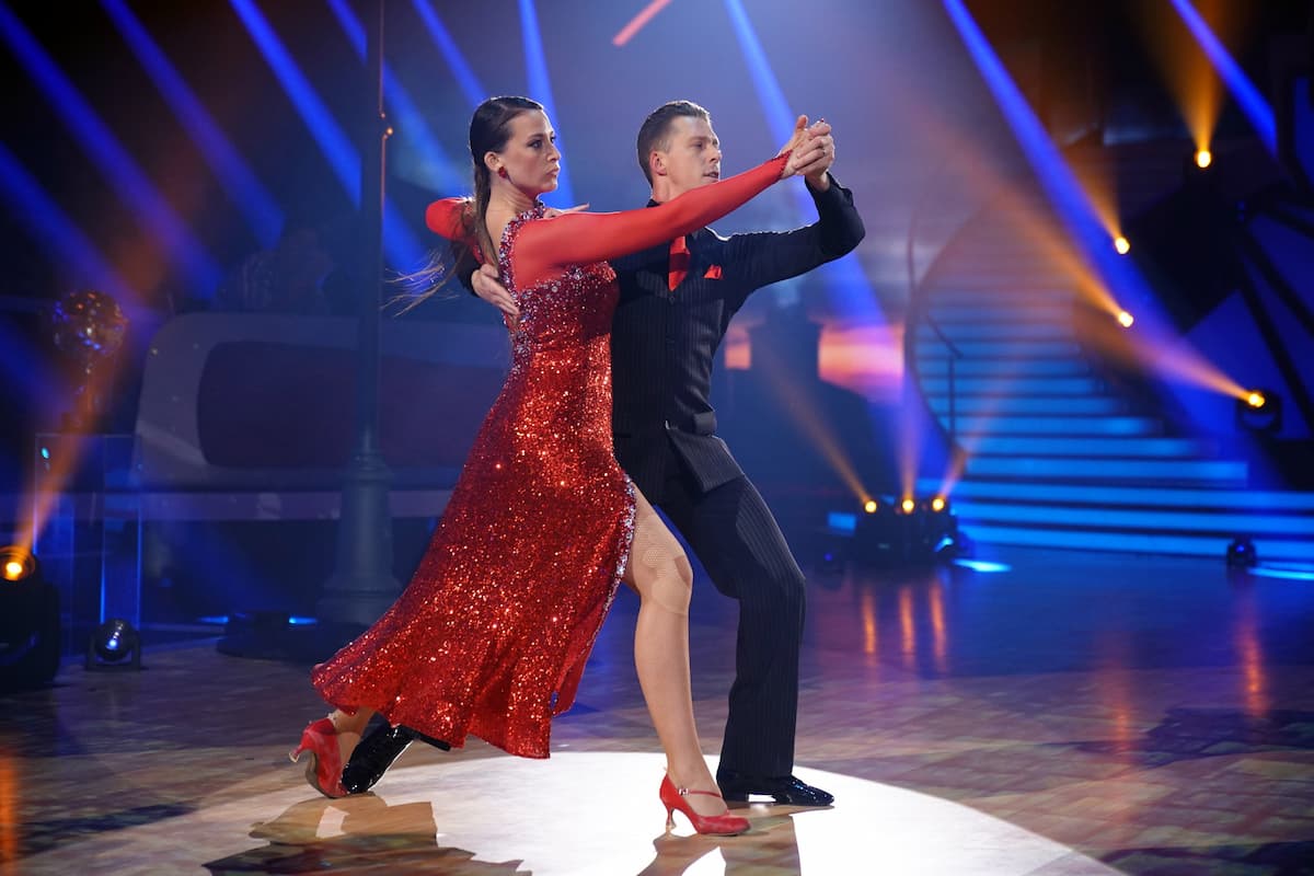 Caroline Bosbach und Valentin Lusin tanzen Tango bei Let's dance am 18.3.2022