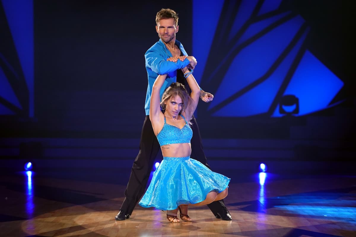 Sarah Mangione und Vadim Garbuzov bei Let's dance 25.3.2022