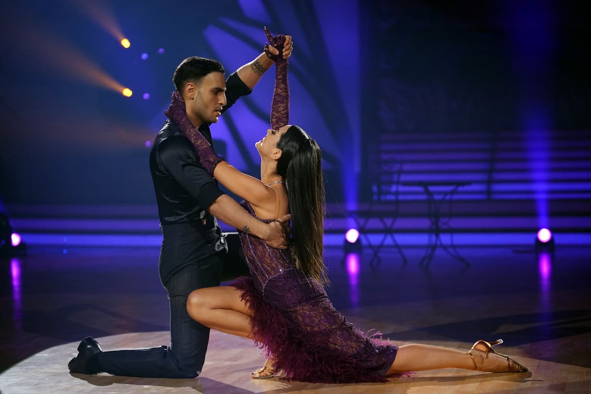 Timur Ülker und Malika Dzumaev tanzen Tango bei Let's dance am 18.3.2022