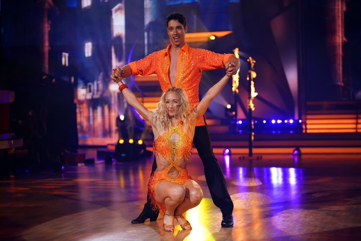 Rene Casselly und Kathrin Menzinger - Salsa bei Let's dance am 22.4.2022