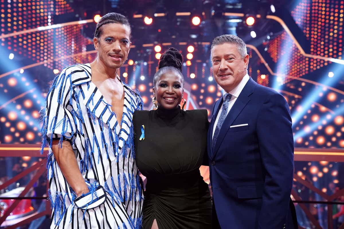 Teams, Tänze und Songs der Team-Tänze Let’s dance 8.4.2022 unter Leitung der Juroren - hier im Bild Jorge Gonzalez, Motsi Mabise und Joachim Llambi bei Let's dance 2022