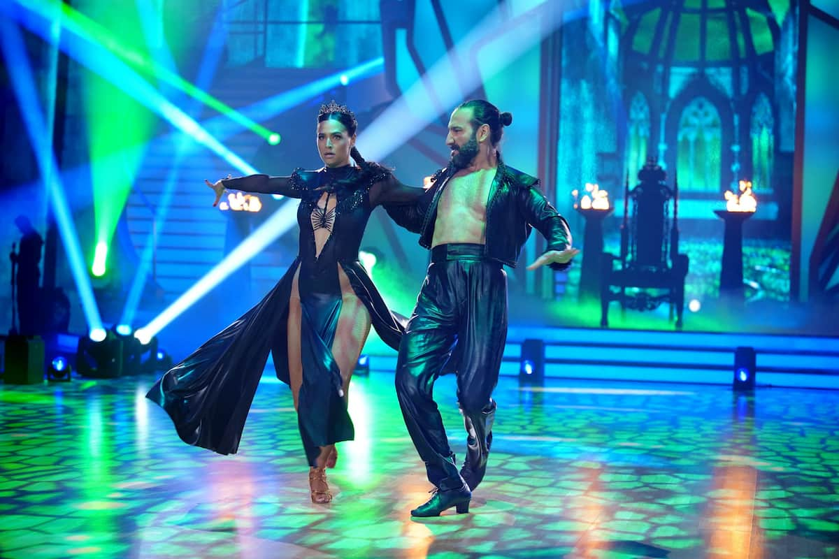 Amira Pocher und Massimo Sinato - Paso doble Let's dance 6.5.2022