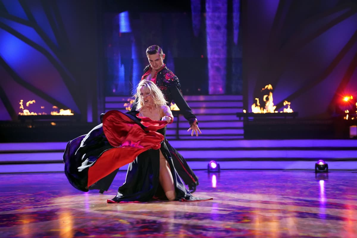 Janin Ullmann und Zsolt Sandor Cseke - Paso doble Let's dance 13.5.2022