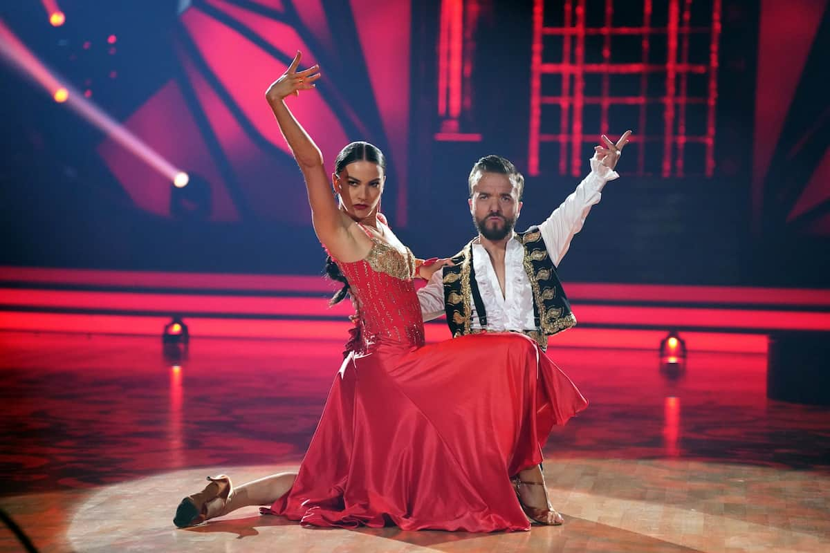 Renata Lusin und Mathias Mester im Let's dance Finale am 20.5.2022 - Paso doble