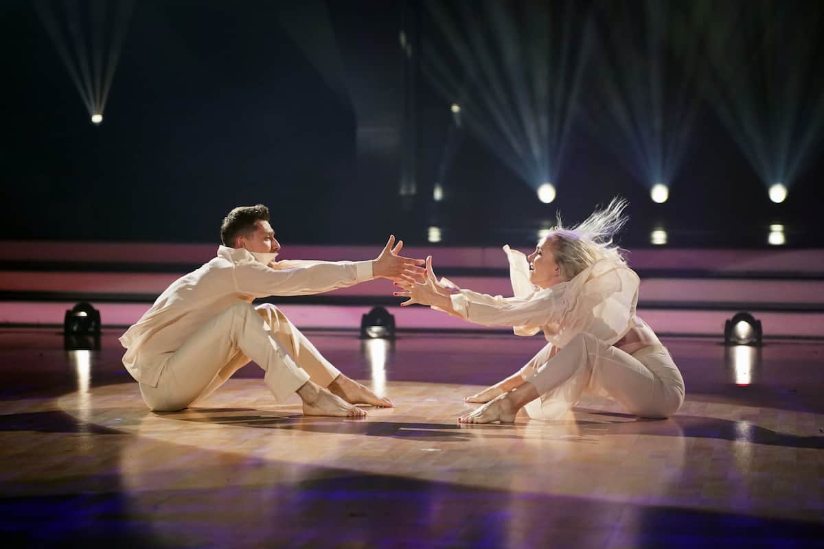 Zsolt Sandor Cseke und Janin Ullmann im Let's dance Finale am 20.5.2022 - Contemporary