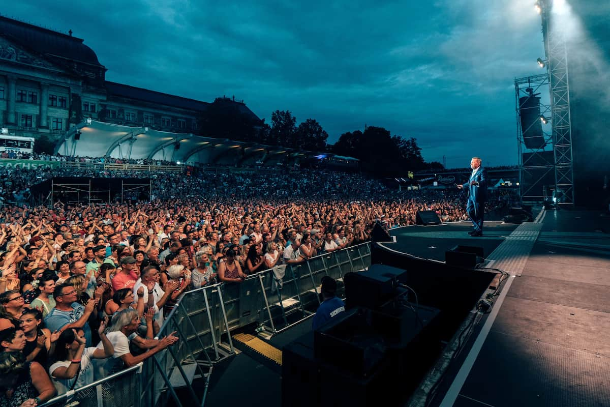 Kaisermania-Arena am Elbufer in Dresden