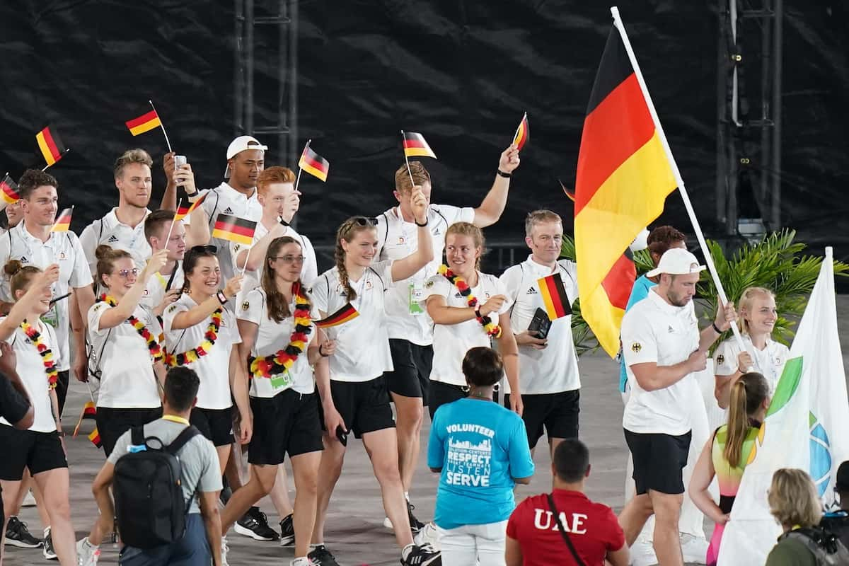 World Games 2022 Tanzen, Tanzsport, Ergebnisse Latein-Tänze Finale & Rock'n'Roll Qualifikation am 8.7.2022 - hier im Bild deutsche Sportler bei der Eröffnungsfeier der World Games 2022 - vorn als Fahnenträgerin die Tänzerin Michelle Uhl