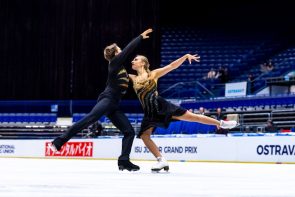 Katerina Mrazkova - Daniel Mrazek aus Tschechien - Platz 1 im Eistanz beim ISU Grand Prix 2022 Eiskunstlauf in Ostrava