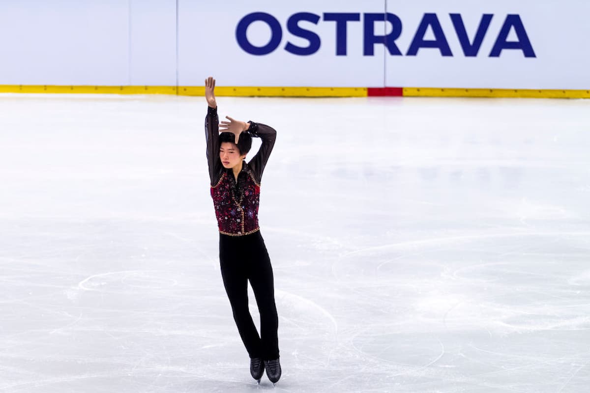 Nozomu Yoshioka - Sieger Junioren-Männer ISU Grand Prix 2022 Eiskunstlauf in Ostrava