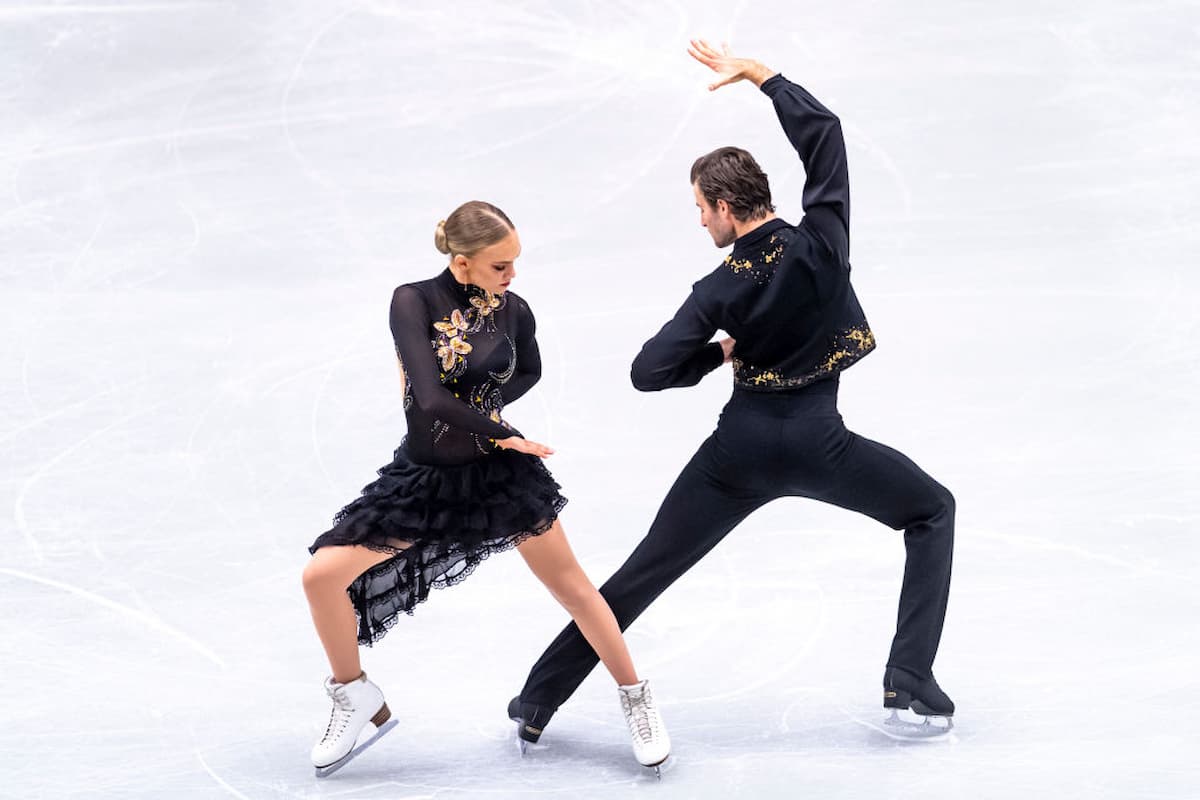 Phebe Bekker - James Hernandez aus Großbritannien - Platz 2 im Eistanz beim ISU Grand Prix 2022 Eiskunstlauf in Ostrava