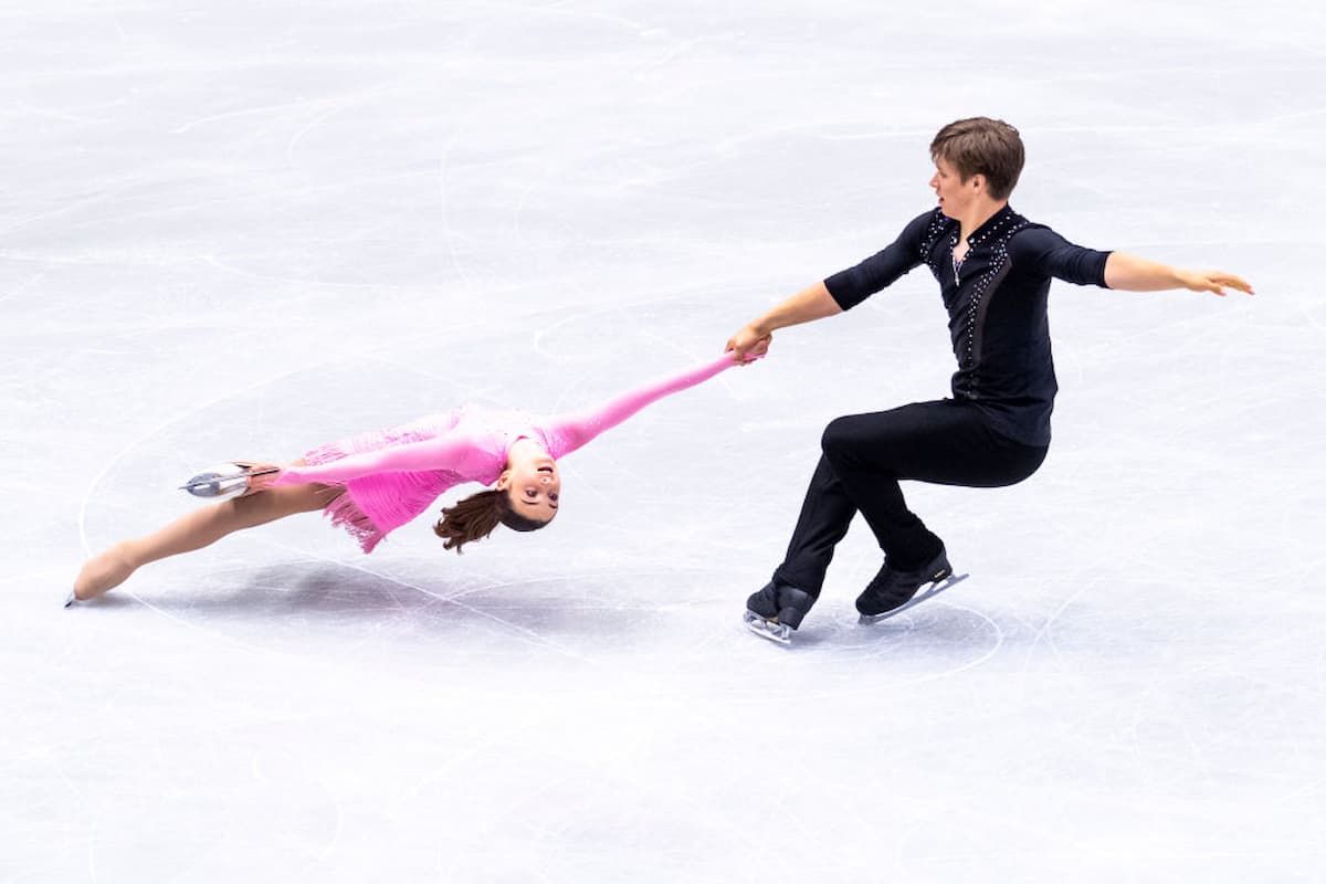 Sophia Baram - Daniel Tioumentsev aus den USA - Platz 1 bei den Junioren-Paaren ISU Grand Prix 2022 Eiskunstlauf in Ostrava