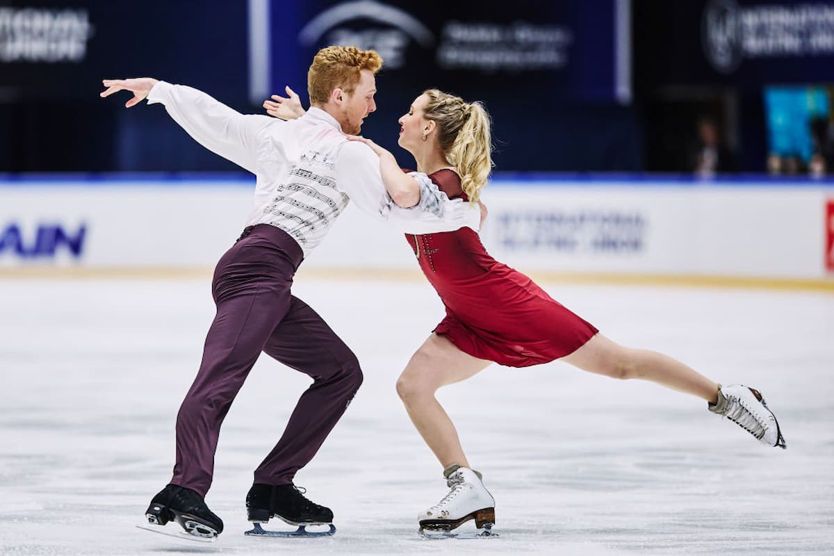 Nadiia Bashynska - Peter Beaumont aus Kanada - Sieger bei den Eistanz-Paaren ISU Junior Grand Prix 2022 in Gdansk 1