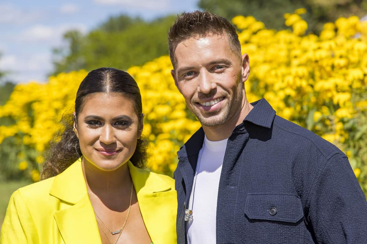 Stephanie Brungs und Ramon Roselly als Moderatoren der Schlager-TV-Show Lieblingslieder