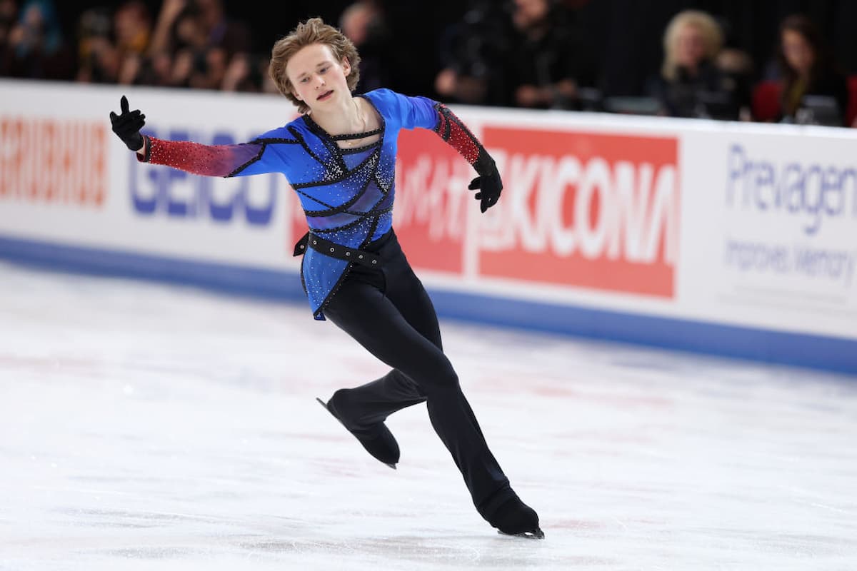 Ilia Malinin aus den USA mit sicherem 4-fach Axel beim ISU Grand Prix Skate America 2022